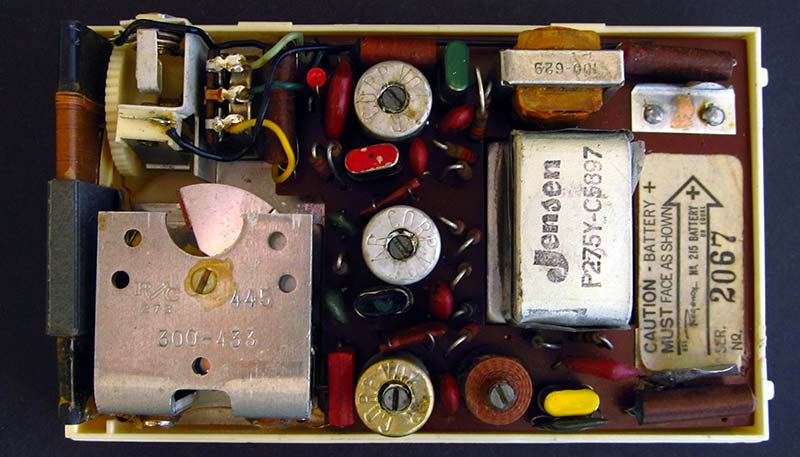 Haunted Passages: “Transistor Radio,” an irreal autofiction by Peter&nbsp;Cherches